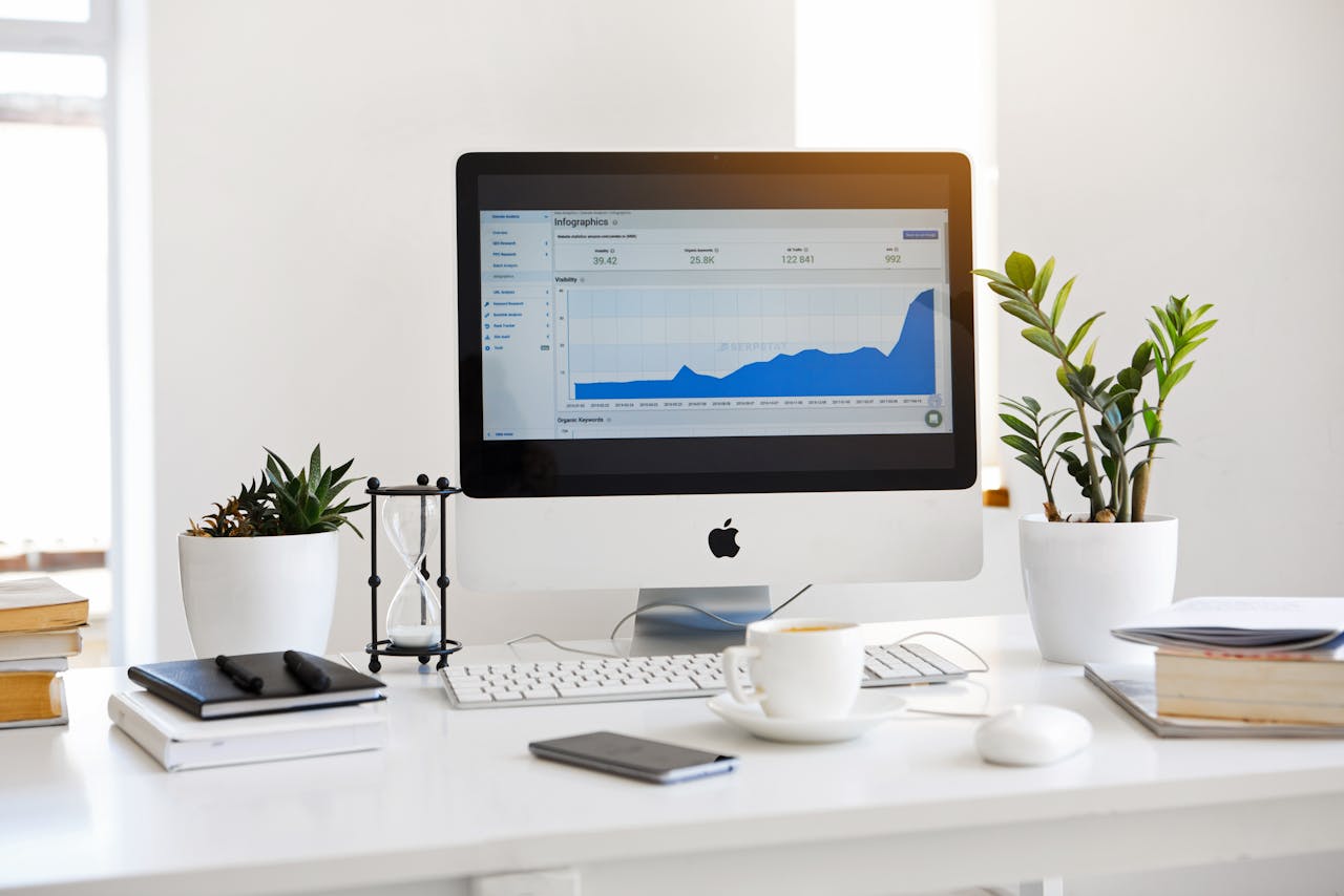 Analyzing Performance with Etsy Analytics Image of an iMac displaying website analytics on its screen.